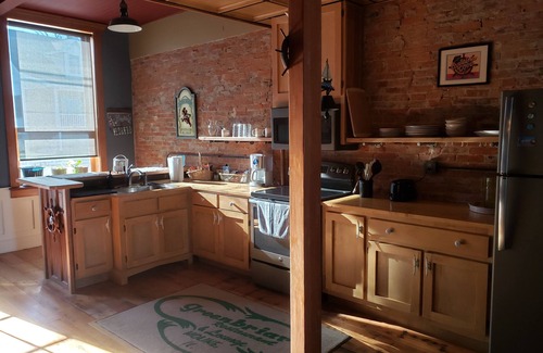 Hampton Apartment | Historic building on the Mississippi River