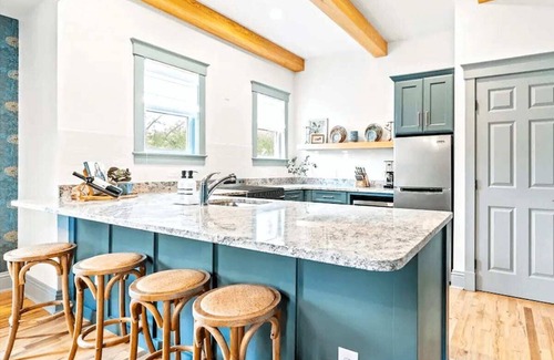 Downtown Historic District Apartment | Historic Building in District w/Balcony: 1BR/1BA
