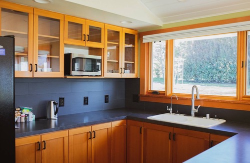 Lummi Island House | Historic Cabin- Private Beach!