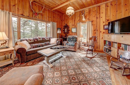 Estes Park House | Historic Cabin to Bring Back Memories or Make New Ones