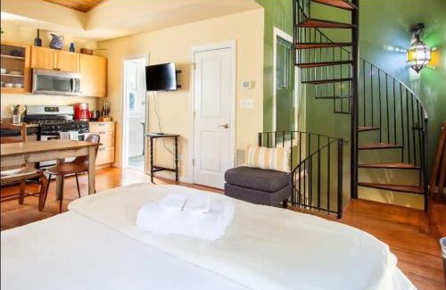 Stanton Park Apartment | Historic Capital Hill Home and Carriage House