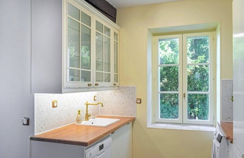 Ocquerre House | Historic castle near Paris, Disney, CDG. Sleeps 8 in 4 bedrooms, 3 full baths!