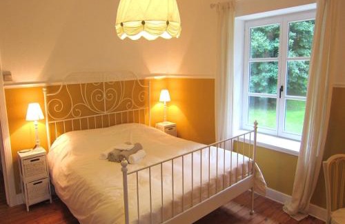 Longchamps-bertogne House | Historic Castle Retreat, cleaning included