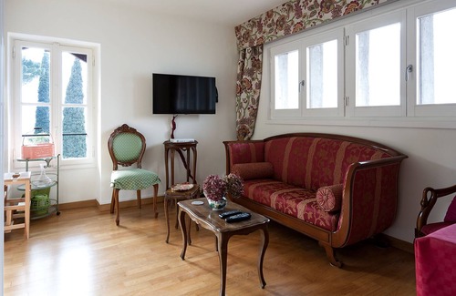 Torno Apartment | Historic Castle With Lake Views And Pool