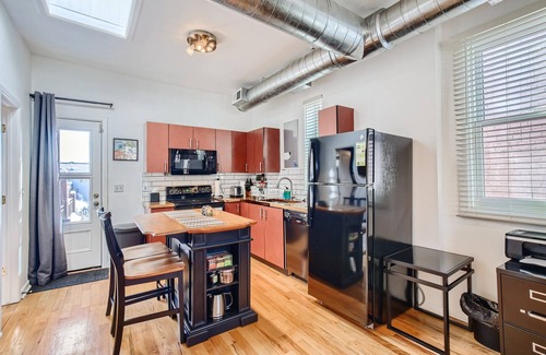 Highland Condo | Historic Charm in LoHi! Top-Floor Corner Studio, Private Entry, Deck, Laundry