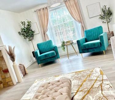 Trowbridge House | Historic Charm: *Perfect For Group Getaways*