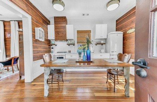 Galveston Condo | Historic Charm