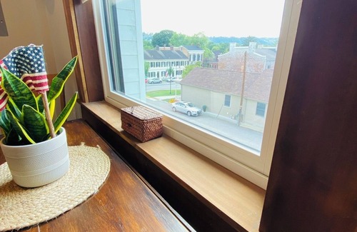 Madison Apartment | Historic city overlook suite 206, Historic city overlook suite 306