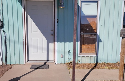 Glencoe Apartment | Historic Cold West Investigations opens their large studio Bunkhouse to you.