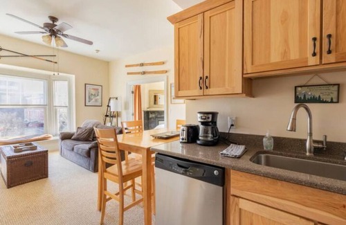 Ellicottville Condo | ⛰️HISTORIC COMFY CONDO IN HEART OF ELLICOTTVILLE, PVT PARKING, FLEXIBLE CANCEL⛰️
