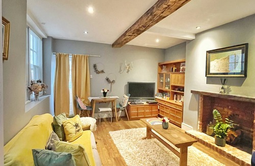 Margate Cottage | Historic cosy Old Town cottage-parking, garden, 2-min walk to beach