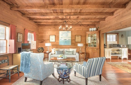 Historic District - North Cottage | Historic Cottage c.1820, Private Parking, Close to River by Lucky Savannah
