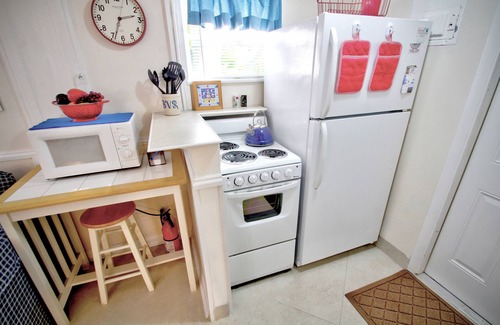 Pompano Beach House | Historic Cottage 2 Blks to Beach, Wi-Fi, Great Location!