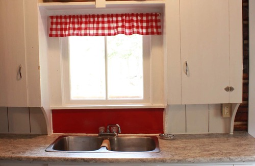 Clinton Cabin | Historic Cowboy LogCabin on Working Ranch, private&surrounded by nature,LoonLake