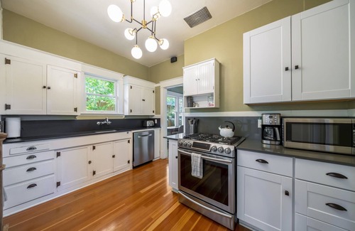 Old Bend House | Historic Craftsman Bungalow, Just Steps to Downtown ~HOT TUB!~