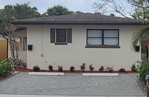Pinewood Park Apartment | Historic District within minutes of downtown