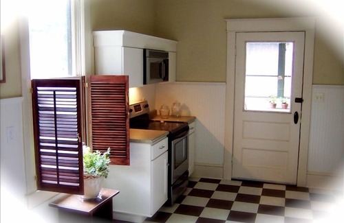Abingdon Cottage | Historic District - Entire house- 4 Blocks from Creeper Trail & restaurants