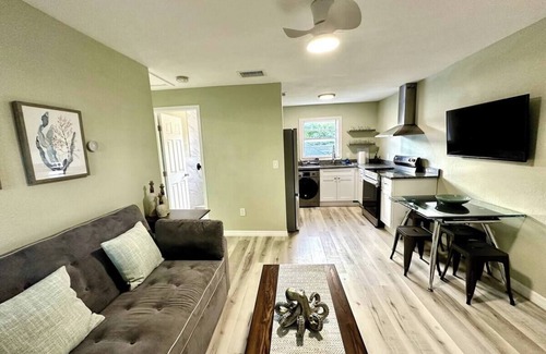 Palmetto Apartment | Historic District Retreat - Newly Renovated 2BR