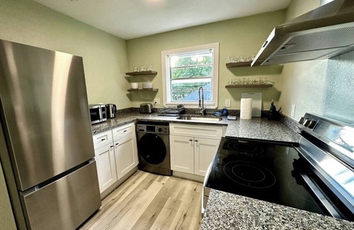 Palmetto Apartment | Historic District Retreat - Newly Renovated 2BR