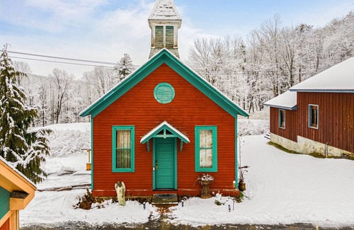 Franklin Springs Cabin | Historic dog-friendly retreat plus access to hot tub, game room, & gym
