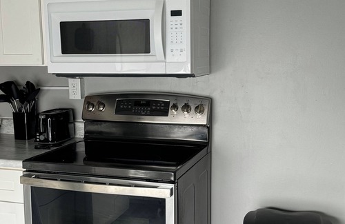 Morgantown Apartment | Historic Downtown Apt steps from eateries & WVU