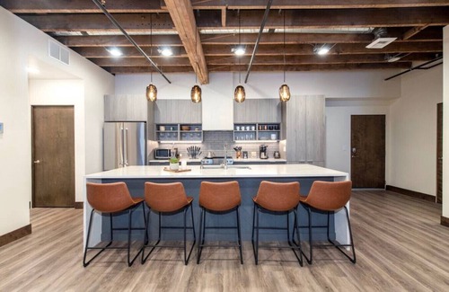 Downtown Spokane Apartment | Historic Downtown Loft with King Bed and Wifi