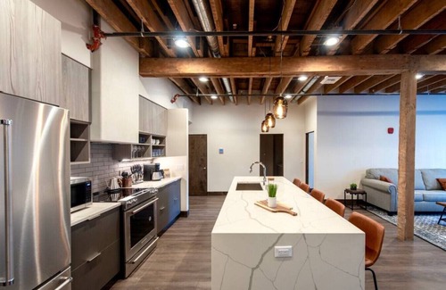 Downtown Spokane Apartment | Historic Downtown Loft with King Bed and Wifi