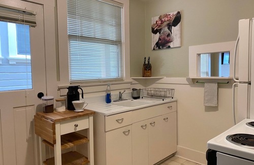 Astoria Apartment | Historic Downtown Riverview Flat, No. 1