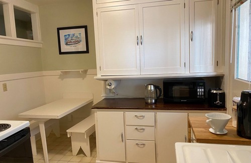Astoria Apartment | Historic Downtown Riverview Flat, No. 1