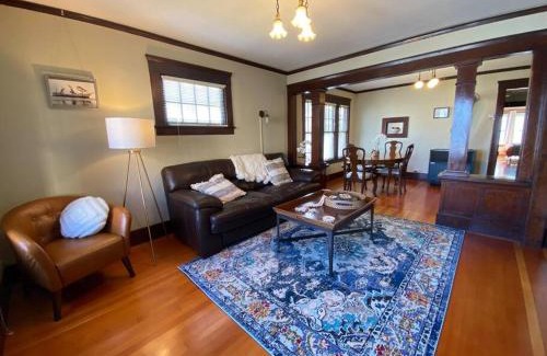 Astoria Apartment | Historic Downtown Riverview Flat, No. 2