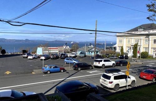 Astoria Apartment | Historic Downtown Riverview Flat, No. 2