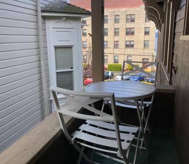Astoria Apartment | Historic Downtown Riverview Flat, No 3