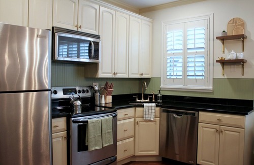 Historic District - North Apartment | Historic Downtown Savannah * Walk to Forsyth Park * Sleeps 4