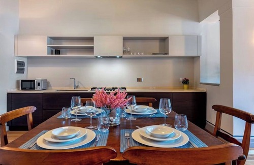 Oltrarno Apartment | Historic Elegance in the Heart of Florence