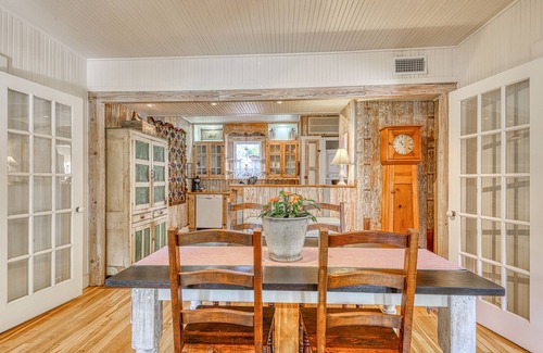 Fredericksburg Cottage | Historic, farmhouse with lush covered patio - near wineries & Main St.