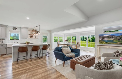 Hamilton Other | Historic Farmhouse with Pool & Hot Tub in Wine Country, Near Washington, DC