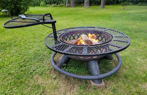 Polk County House | Historic Farmhouse with Fire Pit Pet Friendly!