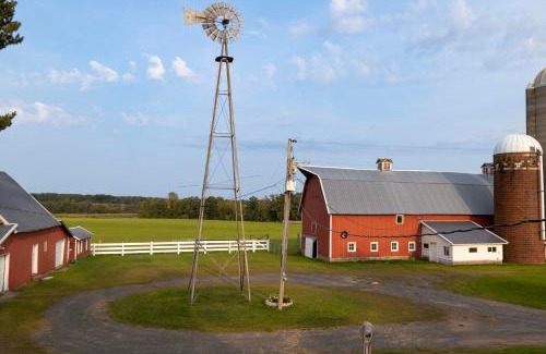 Polk County House | Historic Farmhouse with Fire Pit Pet Friendly!