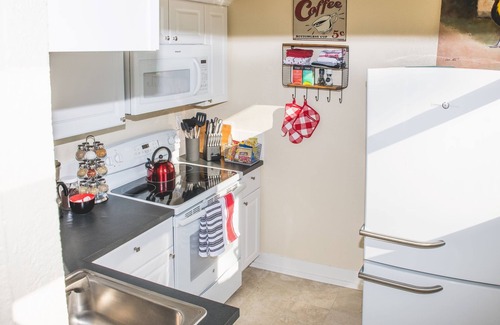 Snohomish Apartment | Historic First Street ~ River View Deck ~ Workspace
