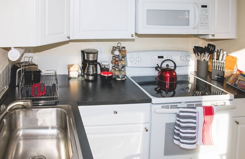 Snohomish Apartment | Historic First Street ~ River View Deck ~ Workspace