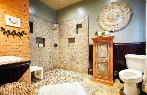 Hot Springs House | Historic FlatIron in the Heart of Hot Springs