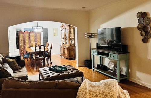 Florence House | Historic Florence Cottage close to Omaha Zoo and Airport