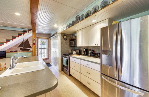 Friendship House | Historic Friendship Boat House Near Back River!