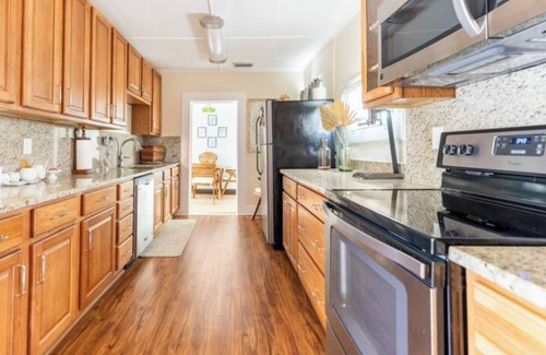St. Augustine House | Historic Full House 2min walk to Historic Downtown with 75" 8K TV & Gas Grill