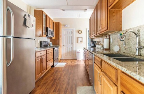St. Augustine House | Historic Full House 2min walk to Historic Downtown with 75" 8K TV & Gas Grill