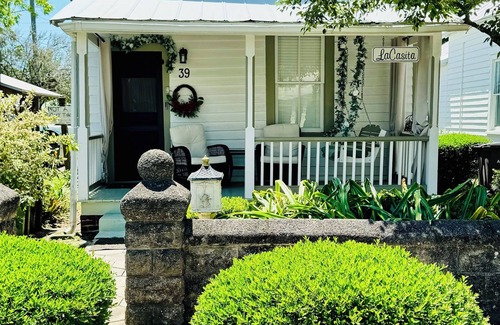 St. Augustine House | Historic Full House 2min walk to Historic Downtown with 75" 8K TV & Gas Grill