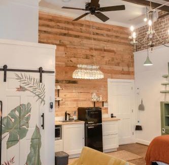 Historic Downtown Savannah House | Historic Garden Studio, Steps from Pulaski Square