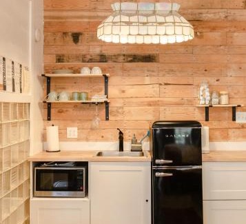 Historic Downtown Savannah House | Historic Garden Studio, Steps from Pulaski Square