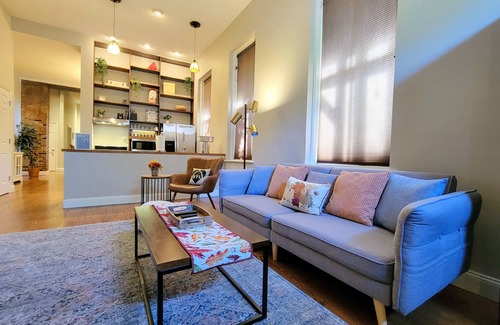 Lafayette Square Apartment | Historic Gem In Lafayette Square. 5 Minutes to Downtown!