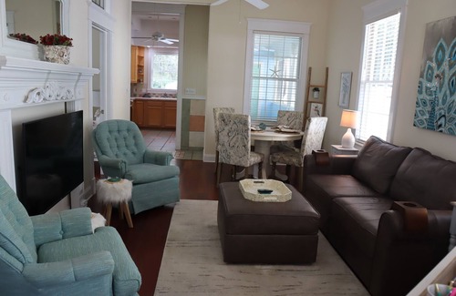 St. Augustine Cottage | Historic Gem, Modern Comfort within walking distance to Town.